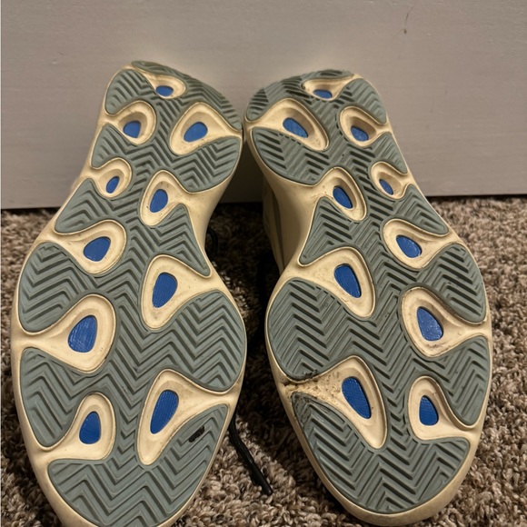 Authentic Adidas Yeezy 700 V3 (Azael) - Picture 3 of 5